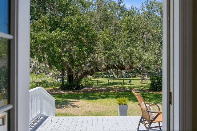 710 Creekside Drive, Mount Pleasant, SC 29464