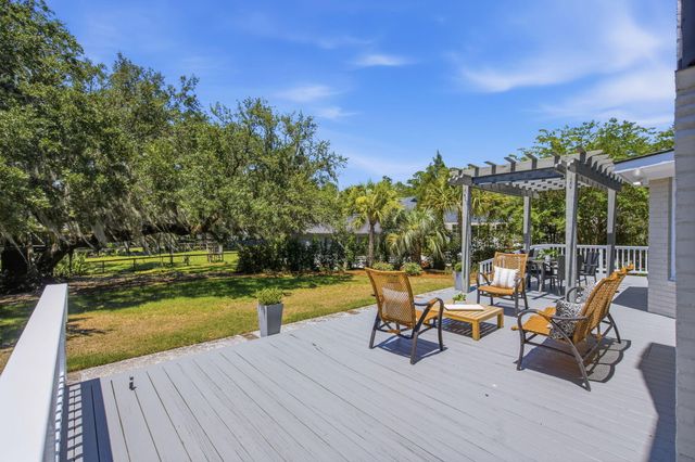 710 Creekside Drive, Mount Pleasant, SC 29464
