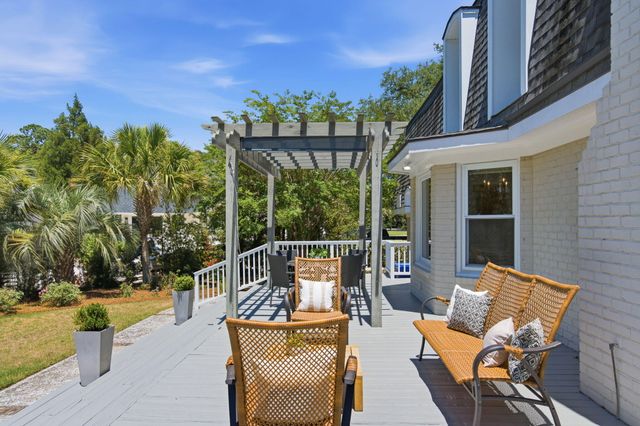 710 Creekside Drive, Mount Pleasant, SC 29464