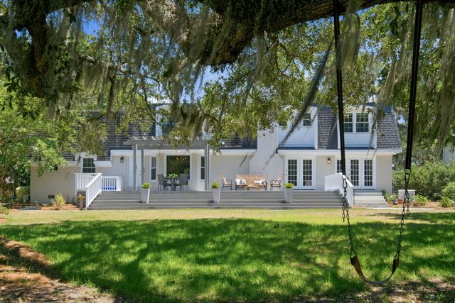 710 Creekside Drive, Mount Pleasant, SC 29464