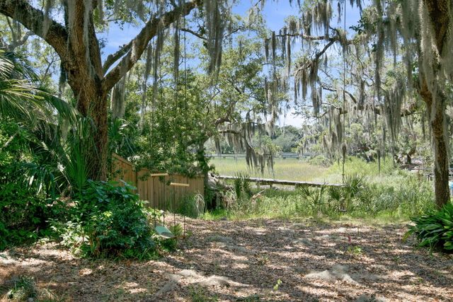710 Creekside Drive, Mount Pleasant, SC 29464