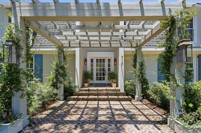 710 Creekside Drive, Mount Pleasant, SC 29464