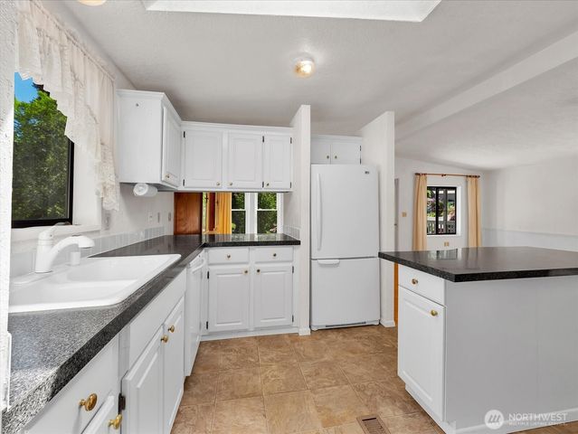 17235 119th Avenue NE, Bothell, WA 98011