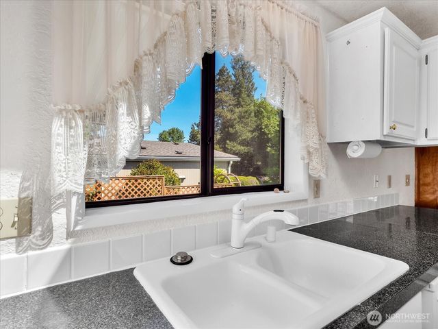 17235 119th Avenue NE, Bothell, WA 98011
