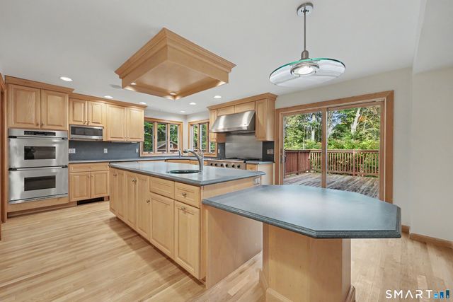 97 Wampus Way, Fairfield, CT 06825