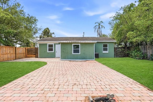 8403 N 46TH STREET, Tampa, FL 33617