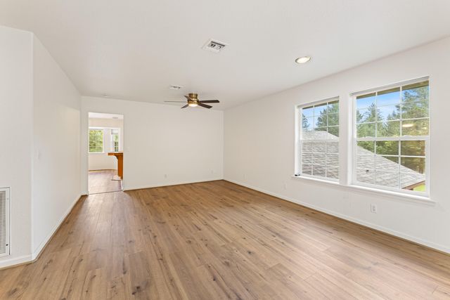 279 Palos Verdes Drive, Grants Pass, OR 97526