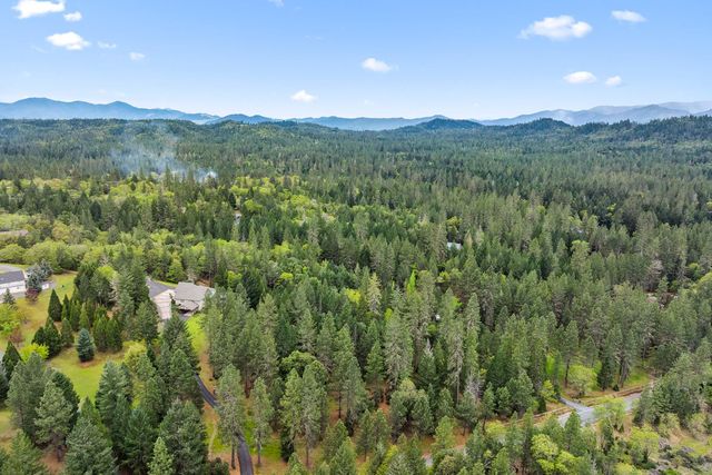 279 Palos Verdes Drive, Grants Pass, OR 97526