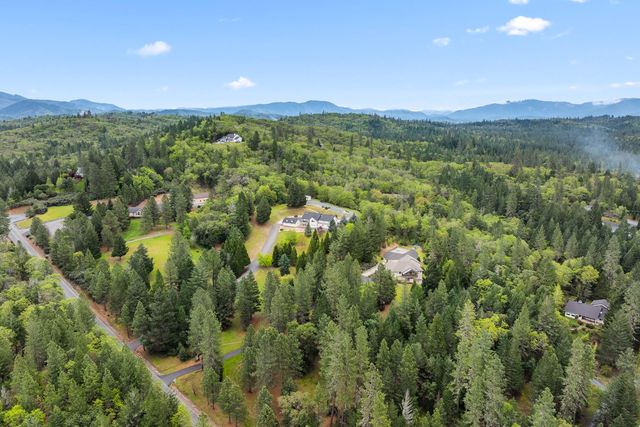 279 Palos Verdes Drive, Grants Pass, OR 97526