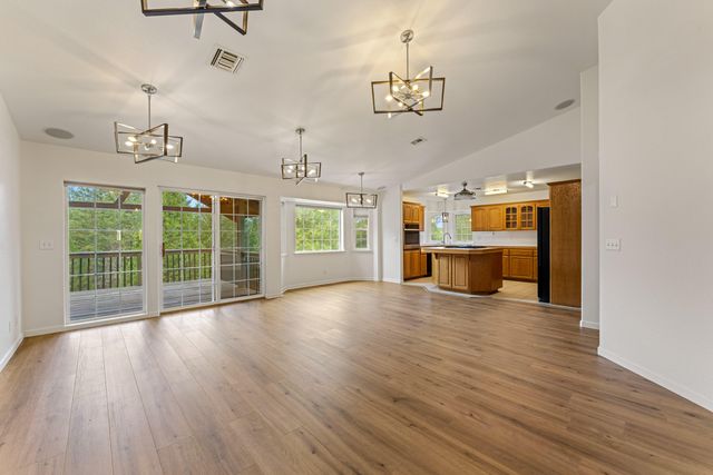 279 Palos Verdes Drive, Grants Pass, OR 97526