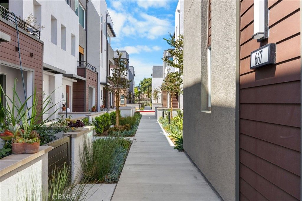 669 S Lyon Street, Santa Ana, CA 92705 — exterior