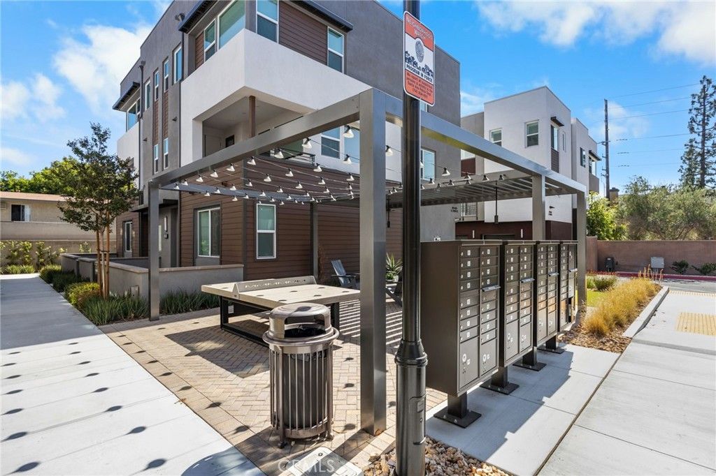 669 S Lyon Street, Santa Ana, CA 92705 — photo 2