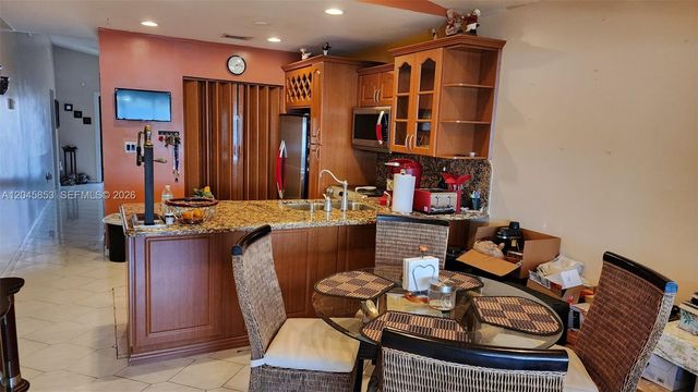 2588 W 64th St, Hialeah, FL 33016