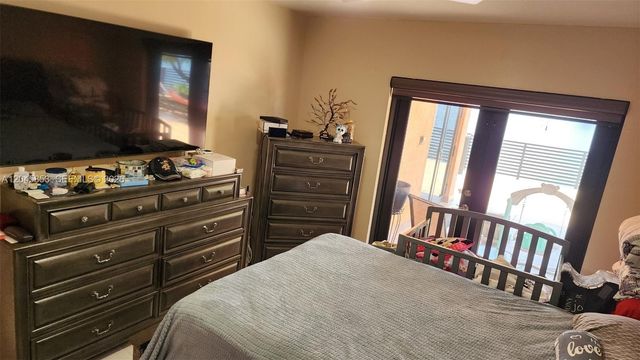 2588 W 64th St, Hialeah, FL 33016