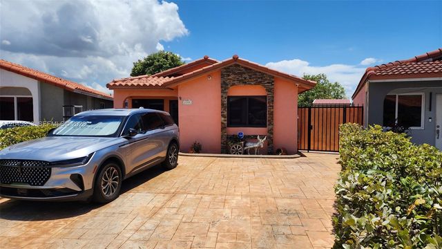 2588 W 64th St, Hialeah, FL 33016
