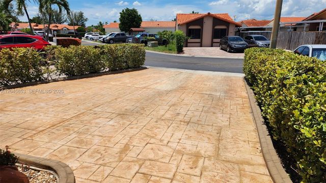 2588 W 64th St, Hialeah, FL 33016