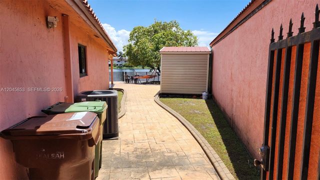 2588 W 64th St, Hialeah, FL 33016