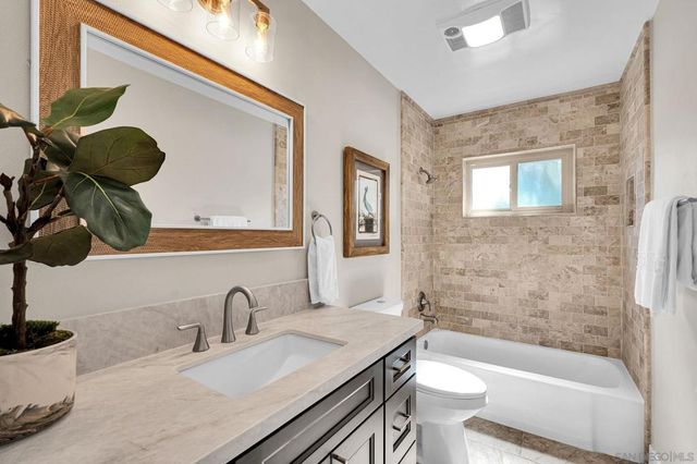 1940 W El Norte Parkway, Escondido, CA 92026