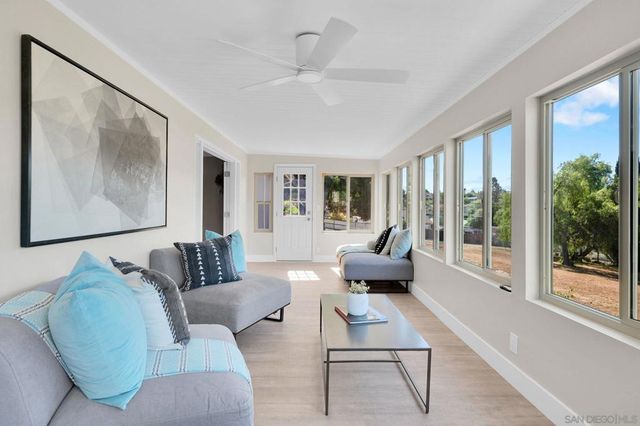 1940 W El Norte Parkway, Escondido, CA 92026