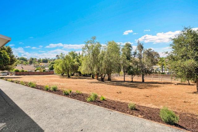 1940 W El Norte Parkway, Escondido, CA 92026