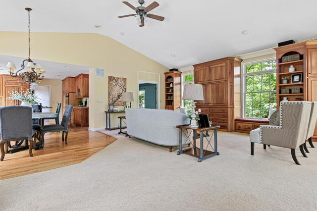 2 Crocus Lane, North Oaks, MN 55127