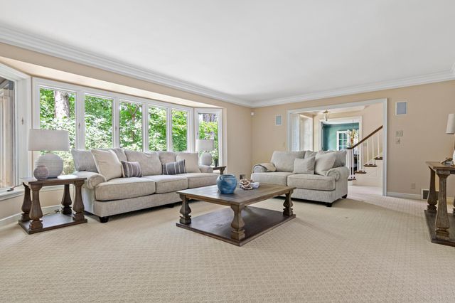 2 Crocus Lane, North Oaks, MN 55127