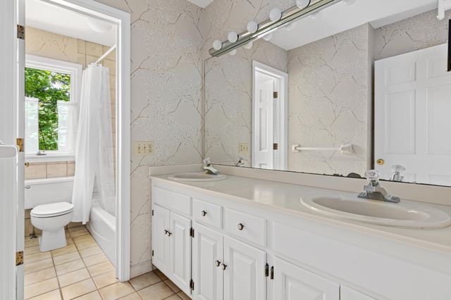 2 Crocus Lane, North Oaks, MN 55127