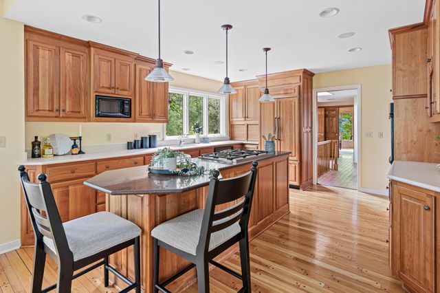 2 Crocus Lane, North Oaks, MN 55127