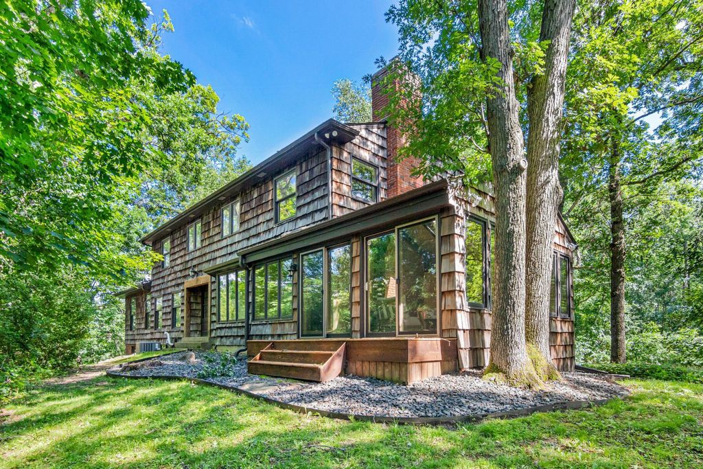 2 Crocus Lane, North Oaks, MN 55127
