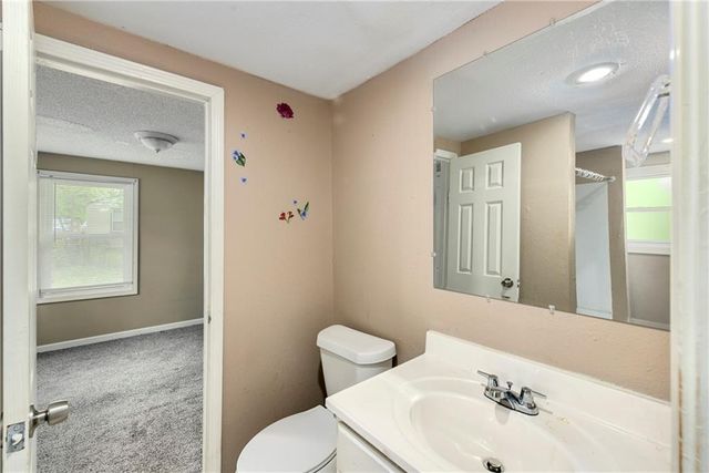 405 S BELLEMERE Road, Blue Springs, MO 64015