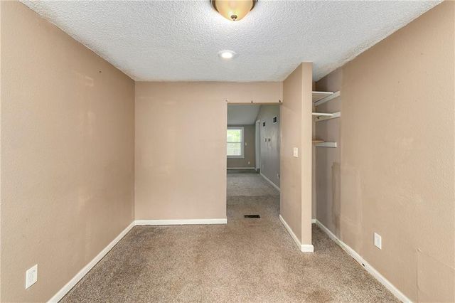 405 S BELLEMERE Road, Blue Springs, MO 64015