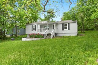 405 S BELLEMERE Road, Blue Springs, MO 64015