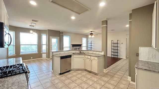 21227 RIO SABINAL, San Antonio, TX 78259