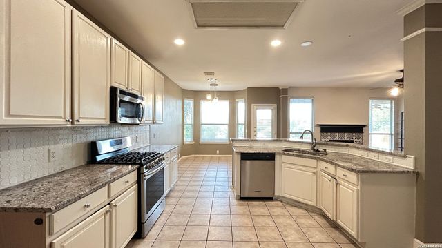 21227 RIO SABINAL, San Antonio, TX 78259