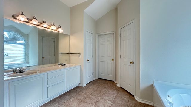 21227 RIO SABINAL, San Antonio, TX 78259