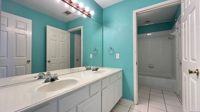 21227 RIO SABINAL, San Antonio, TX 78259