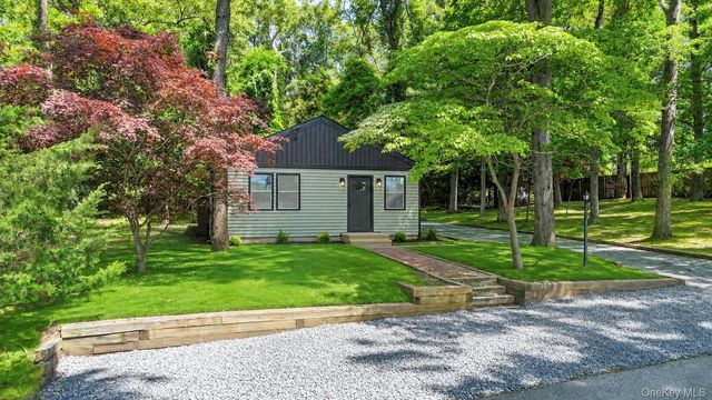 234 Lakeside Trail, Ridge, NY 11961