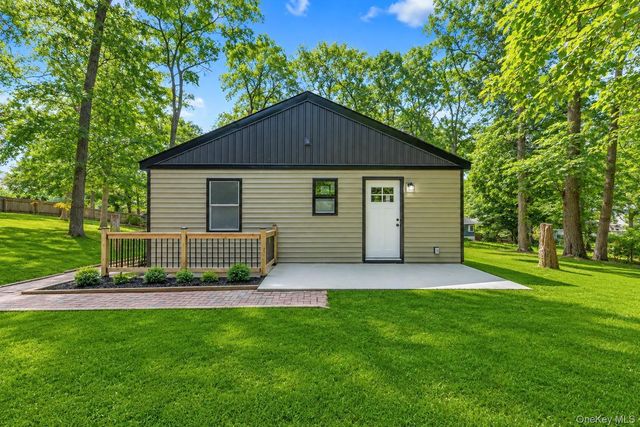 234 Lakeside Trail, Ridge, NY 11961