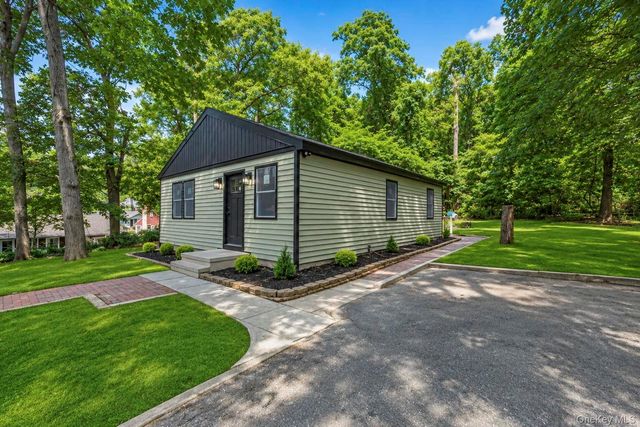 234 Lakeside Trail, Ridge, NY 11961