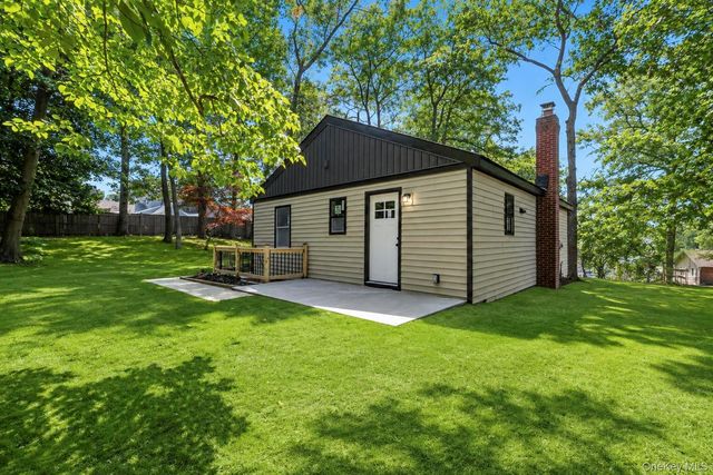 234 Lakeside Trail, Ridge, NY 11961