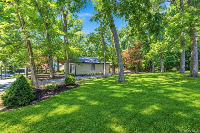 234 Lakeside Trail, Ridge, NY 11961