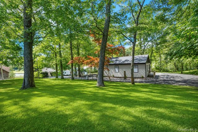 234 Lakeside Trail, Ridge, NY 11961