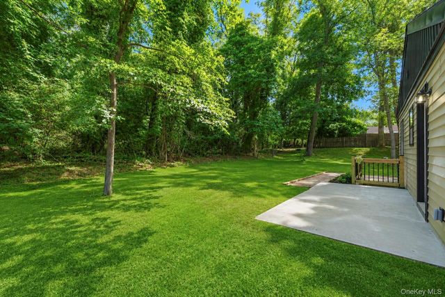 234 Lakeside Trail, Ridge, NY 11961
