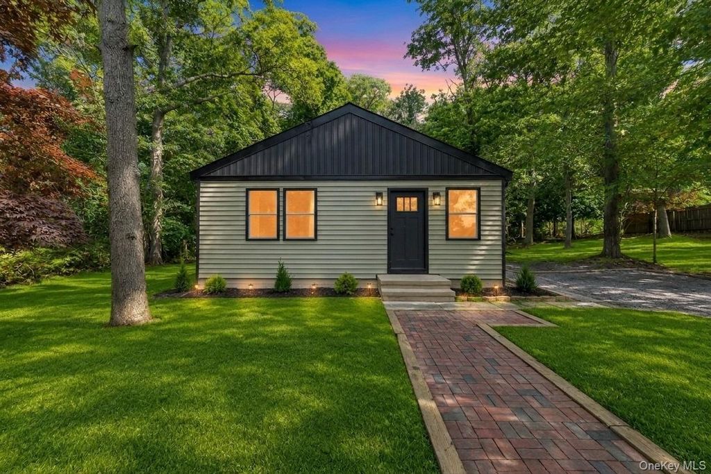 234 Lakeside Trail, Ridge, NY 11961