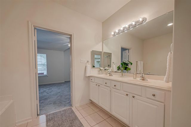 22 Stone Arrow Place, The Woodlands, TX 77382