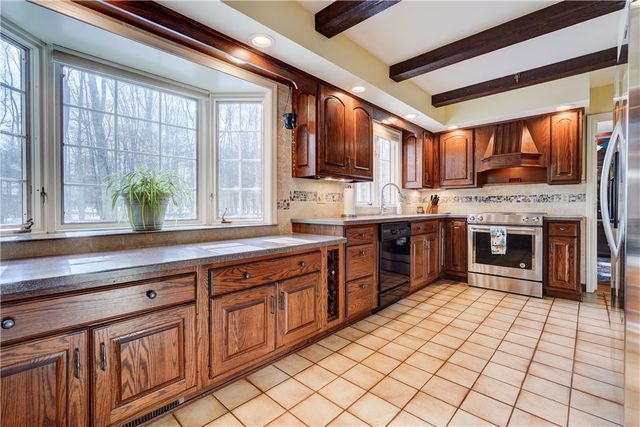 1237 Bucks Run, Webster, NY 14580