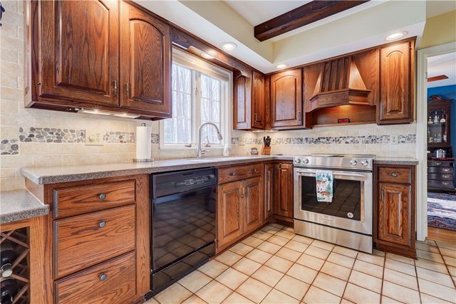 1237 Bucks Run, Webster, NY 14580