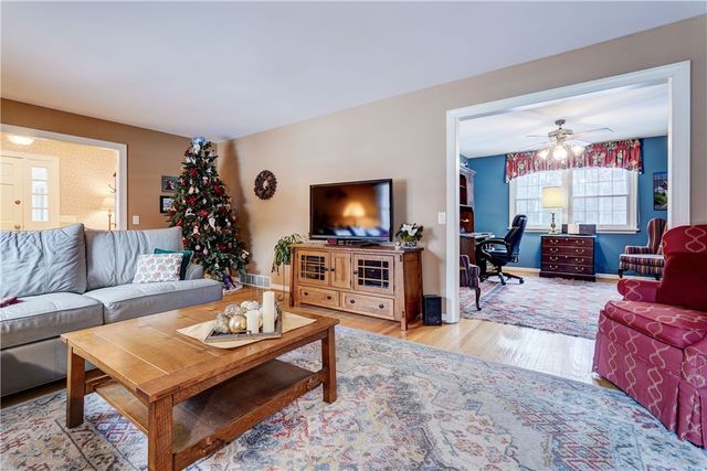 1237 Bucks Run, Webster, NY 14580