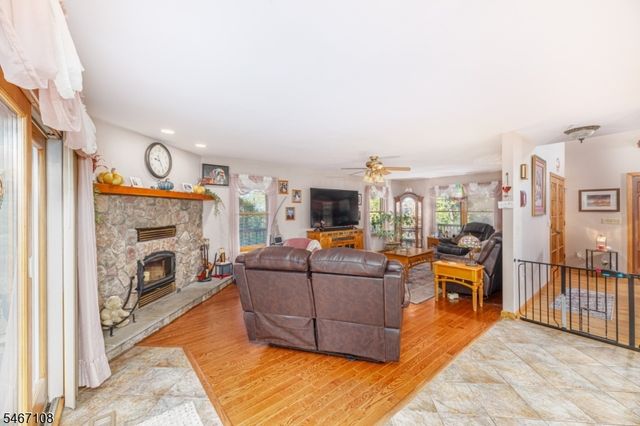 48 Sand Pond Rd, Hardyston Twp., NJ 07419