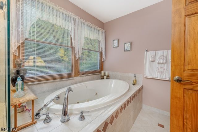 48 Sand Pond Rd, Hardyston Twp., NJ 07419